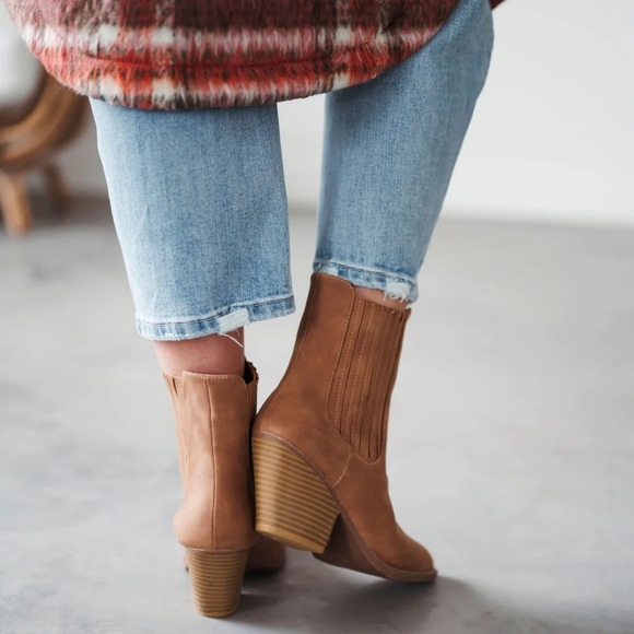 Forever Rivers Suede Ankle Boots Size 10 Tan Pull On Pointed Toe Block Heel - Picture 2 of 13